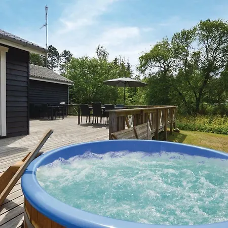 Five-bedroom Holiday In بيت للعطل