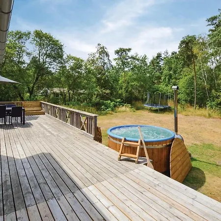 Five-bedroom Holiday In بيت للعطل *