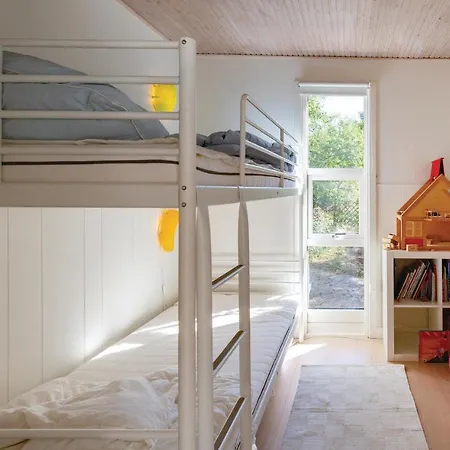 Five-bedroom Holiday In بيت للعطل *