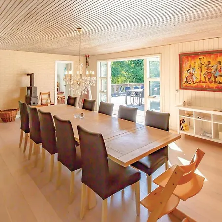Five-bedroom Holiday In بيت للعطل